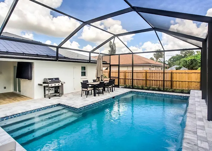 Naples Home With Lanai And Pool Near Vanderbilt Beach!